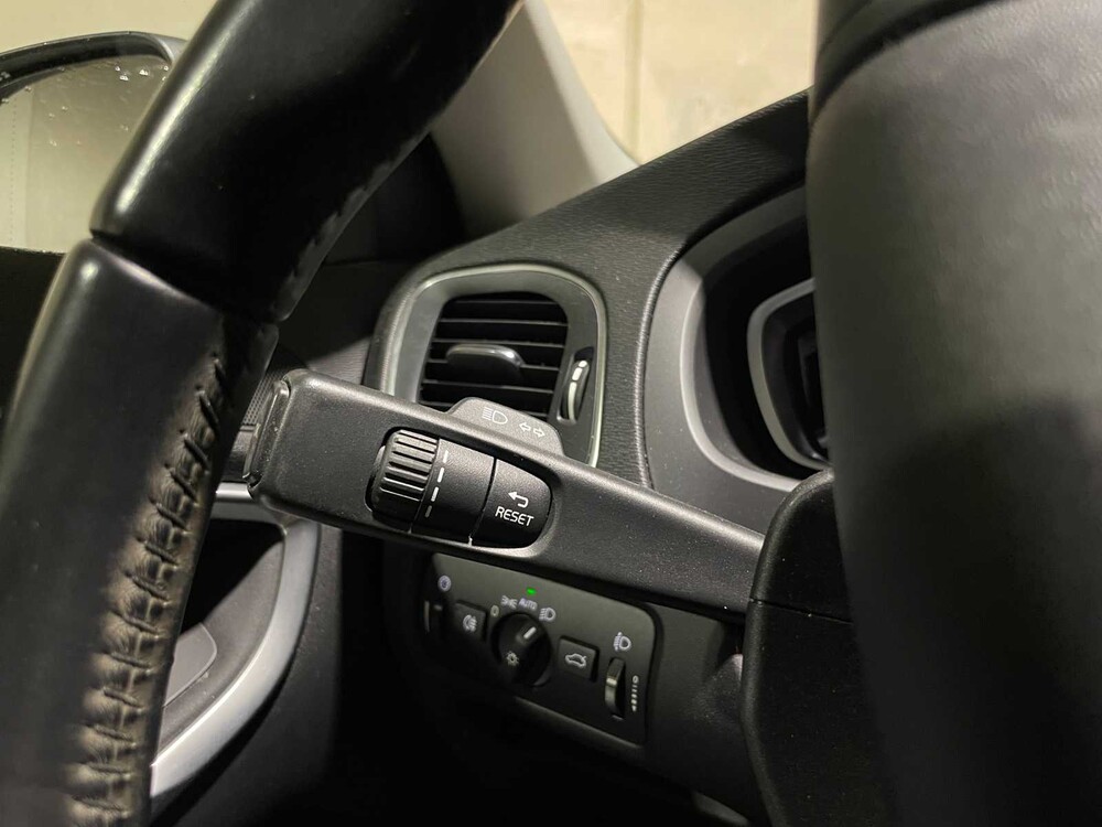 Volvo V40 2.0 D4 Kinetic Business 190PS 2014, 7-XZP-57