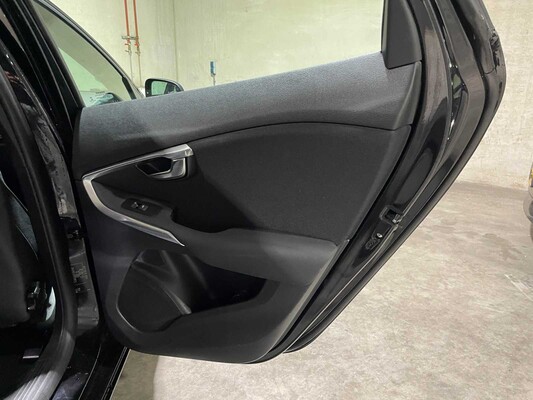 Volvo V40 2.0 D4 Kinetic Business 190pk 2014, 7-XZP-57