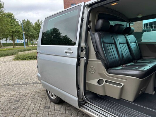 Volkswagen Transporter 2.5 TDI 340 Trendline DSG 5-Persoon 131pk 2009, 6-VDV-12