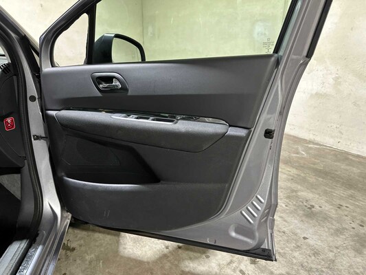 Peugeot 5008 1.2 PureTech Style 5p. 131PS 2015, GL-399-V