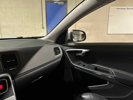 Volvo V60 1.6 T3 R-Design 150pk 2012 (Origineel-NL), 34-XLS-4
