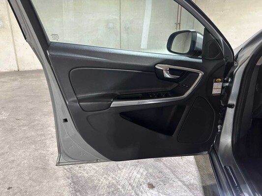 Volvo V60 1.6 T3 R-Design 150pk 2012 (Origineel-NL), 34-XLS-4