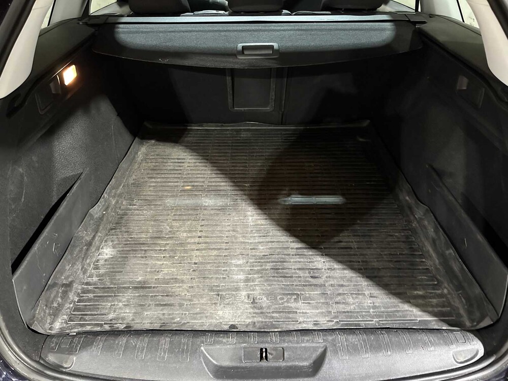 Peugeot 308 SW 1.2 PureTech Blue Lease Premium 131PS 2020, J-238-FL