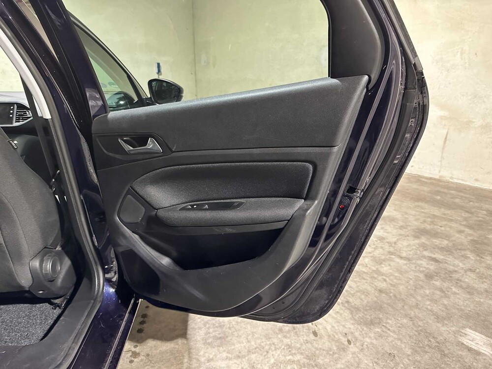 Peugeot 308 SW 1.2 PureTech Blue Lease Premium 131PS 2020, J-238-FL