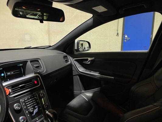 Volvo V60 2.0 D2 Summum 120pk 2015, XF-303-K