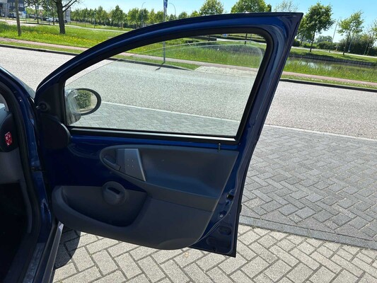 Peugeot 107 1.0-12V XR 68pk 2006, 1-SVR-93