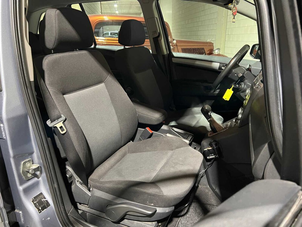 Opel Zafira 1.9 CDTi Enjoy 7-Personen 120PS 2005, P-660-PX