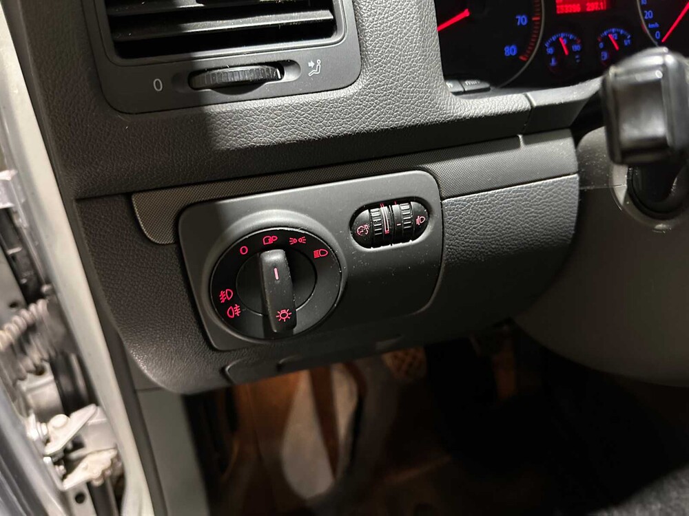 Volkswagen Golf 1.6 FSI Comfortline 116PS 2005, 01-PZ-RK 