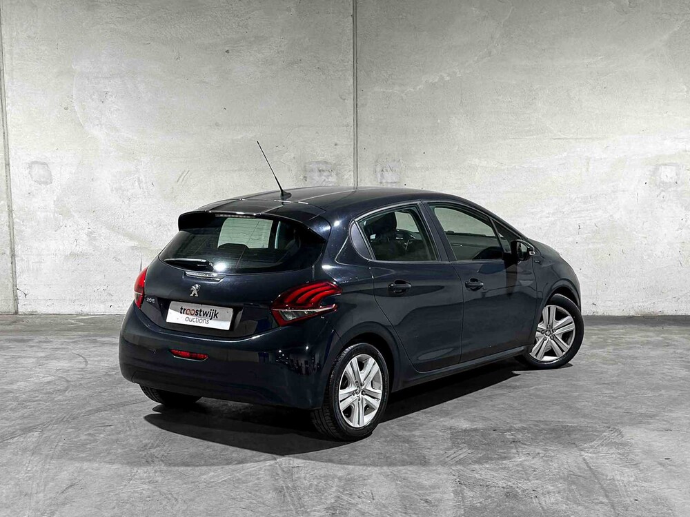 Peugeot 208 1.2 PureTech Signature 83PS 2019, XR-330-V