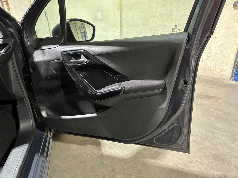 Peugeot 208 1.2 PureTech Signature 83PS 2019, XR-330-V