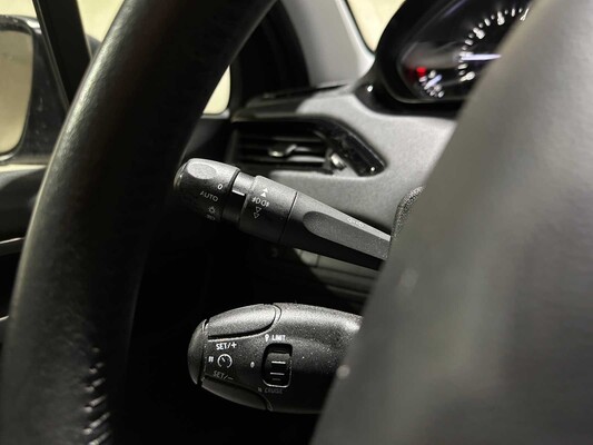 Peugeot 208 1.2 PureTech Signature 83pk 2019, XR-330-V