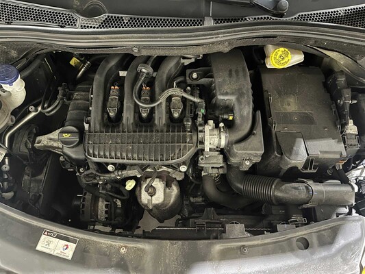 Peugeot 208 1.2 PureTech Signature 83pk 2019, XR-330-V