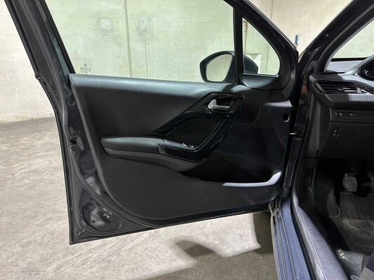 Peugeot 208 1.2 PureTech Signature 83pk 2019, XR-330-V