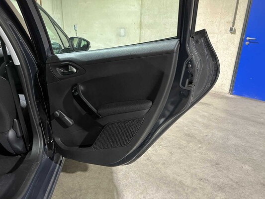 Peugeot 208 1.2 PureTech Signature 83pk 2019, XR-330-V