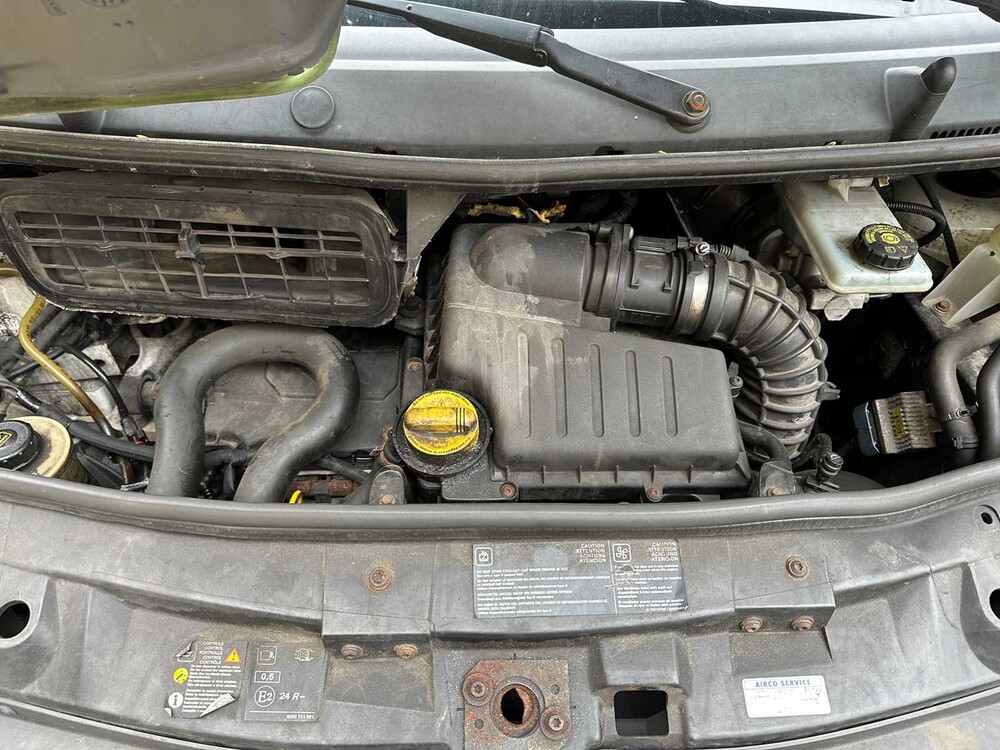 Renault Trafic Beifahrer 2.0 dCi T27 Expression Eco 90PS 2012, 1-ZBV-10