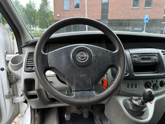 Opel Vivaro 2.5 CDTI 114pk 2008 Bedrijfswagen, 90-VTR-9 Youngtimer