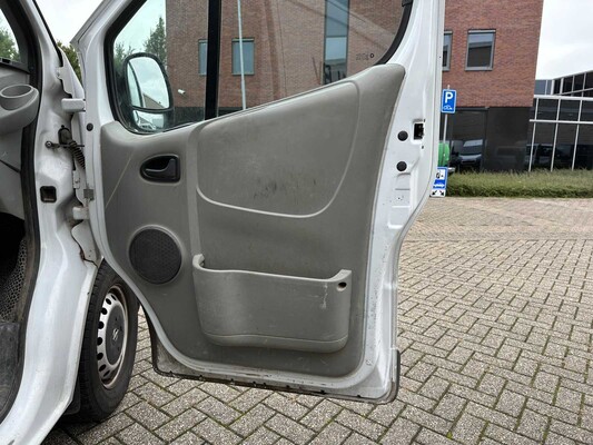 Opel Vivaro 2.5 CDTI 114pk 2008 Bedrijfswagen, 90-VTR-9 Youngtimer