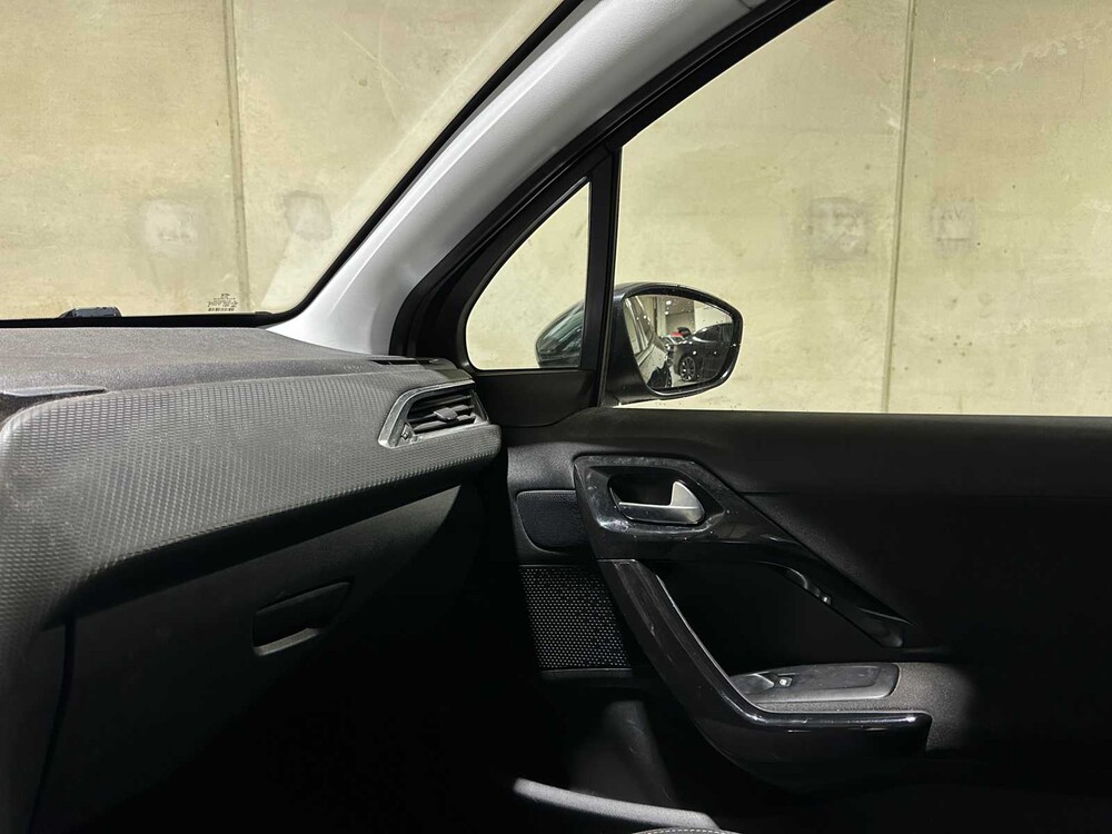 Peugeot 208 1.2 PureTech Blue Lease Executive 82PS 2018, SZ-856-B