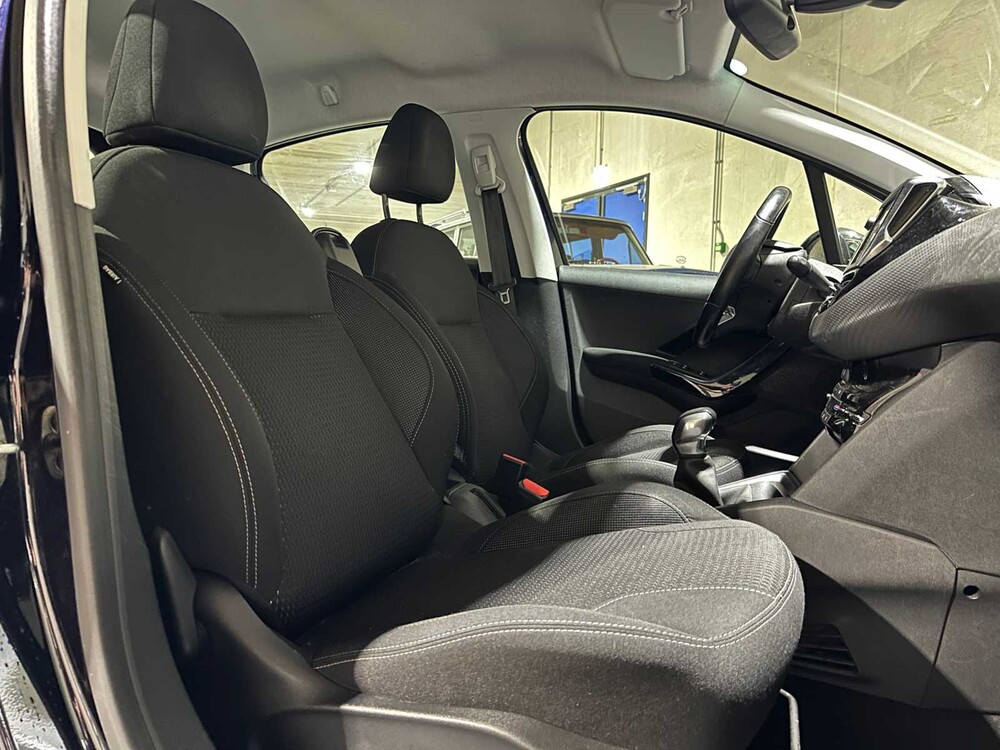 Peugeot 208 1.2 PureTech Blue Lease Executive 82PS 2018, SZ-856-B