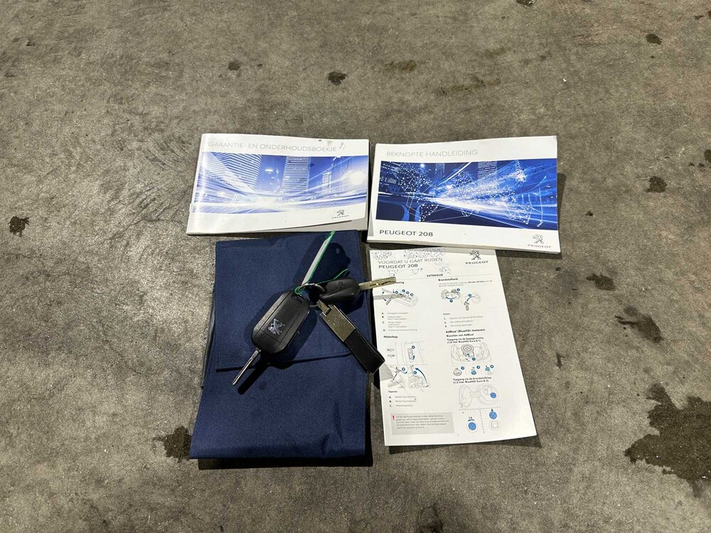 Peugeot 208 1.2 PureTech Blue Lease Executive 82PS 2018, SZ-856-B