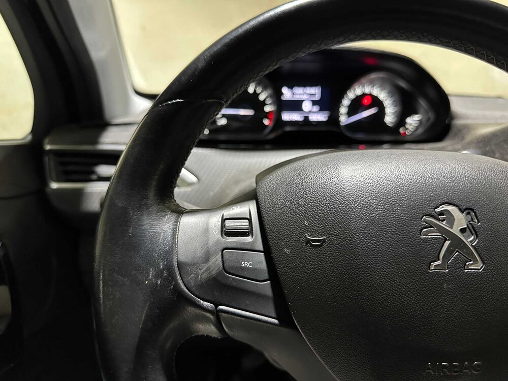 Peugeot 208 1.2 PureTech Blue Lease Executive 82PS 2018, SZ-856-B