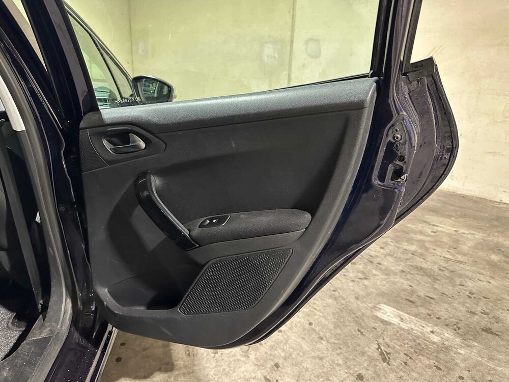 Peugeot 208 1.2 PureTech Blue Lease Executive 82PS 2018, SZ-856-B