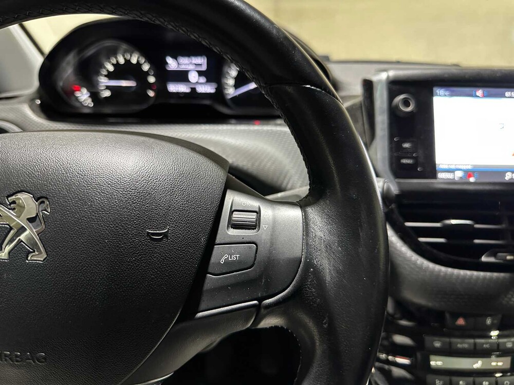 Peugeot 208 1.2 PureTech Blue Lease Executive 82PS 2018, SZ-856-B