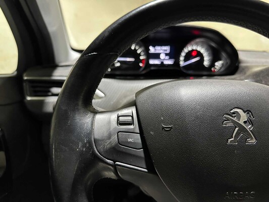 Peugeot 208 1.2 PureTech Blue Lease Executive 82pk 2018, SZ-856-B