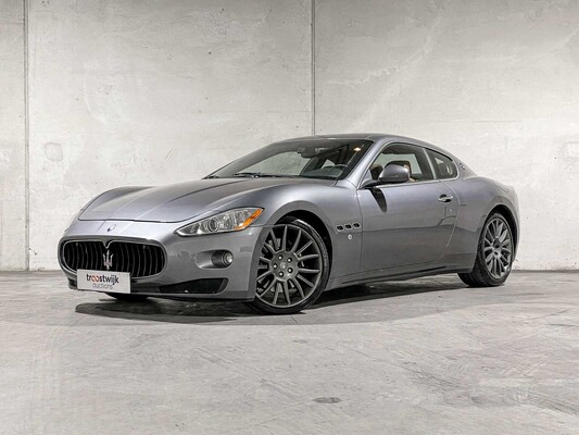 Luxury, sports and classic cars te Tiel