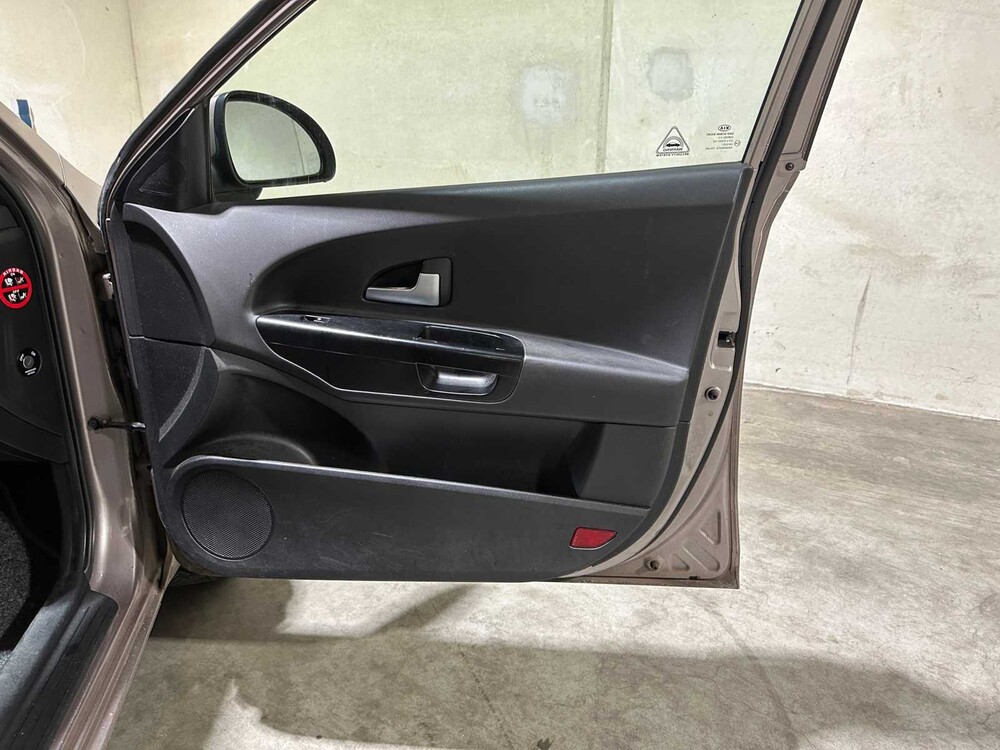 Kia cee'd Sporty Wagon 1.6 Business Edition 122pk 2008, 11-ZD-RF Youngtimer