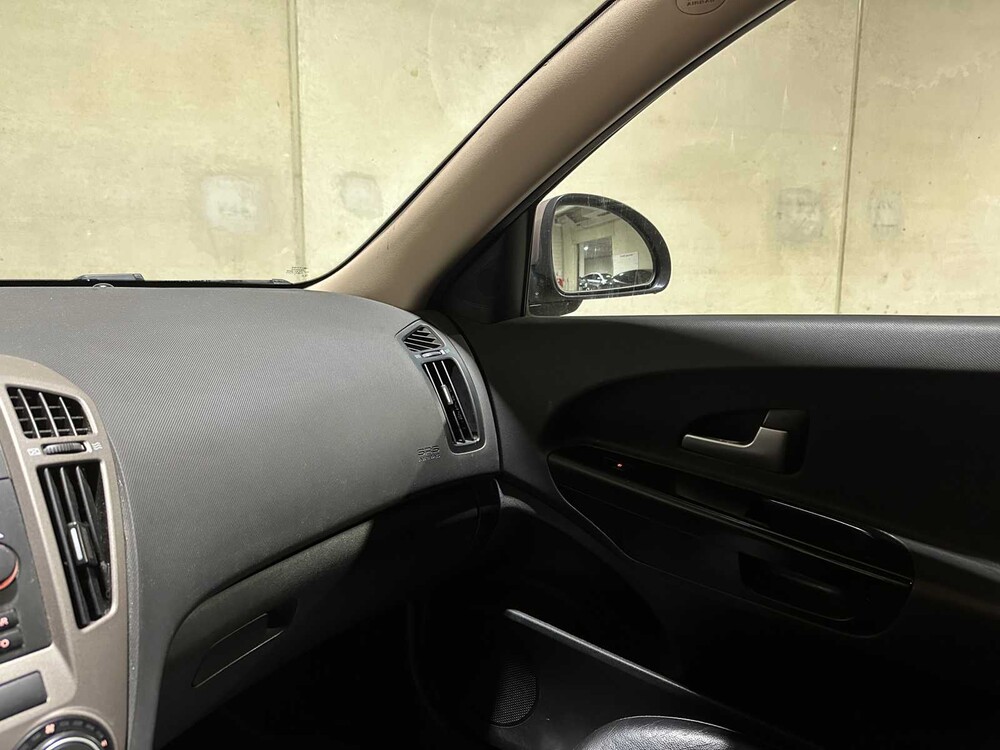 Kia cee'd Sporty Wagon 1.6 Business Edition 122pk 2008, 11-ZD-RF Youngtimer