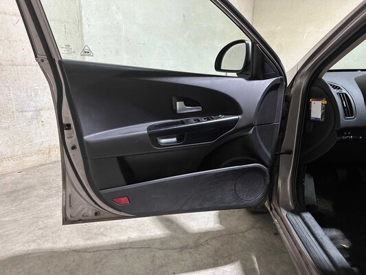 Kia cee'd Sporty Wagon 1.6 Business Edition 122pk 2008, 11-ZD-RF Youngtimer