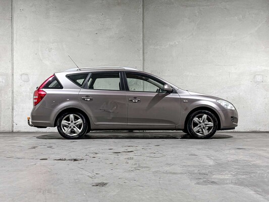 Kia cee'd Sporty Wagon 1.6 Business Edition 122pk 2008, 11-ZD-RF Youngtimer