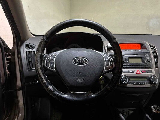 Kia cee'd Sporty Wagon 1.6 Business Edition 122pk 2008, 11-ZD-RF Youngtimer
