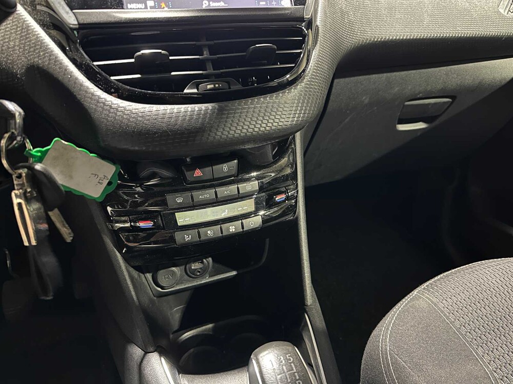 Peugeot 208 1.2 PureTech Blue Lease Executive 82pk 2018, SZ-856-B