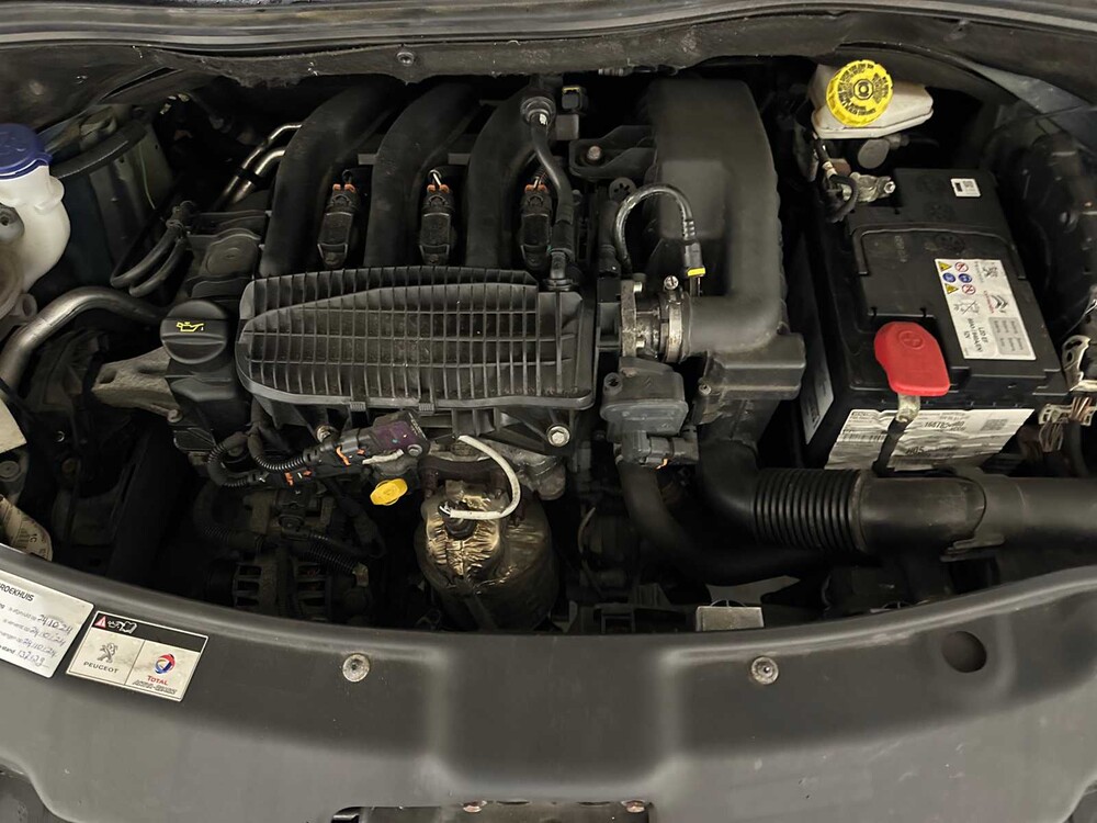 Peugeot 208 1.2 PureTech Blue Lease Executive 82pk 2018, SZ-856-B