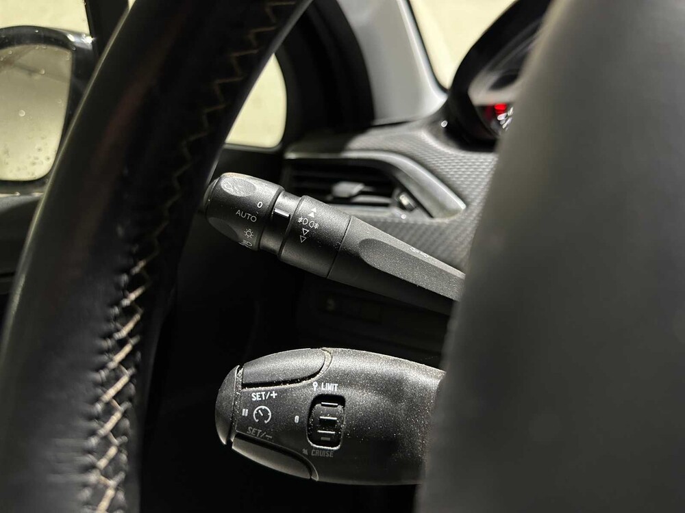 Peugeot 208 1.2 PureTech Blue Lease Executive 82pk 2018, SZ-856-B