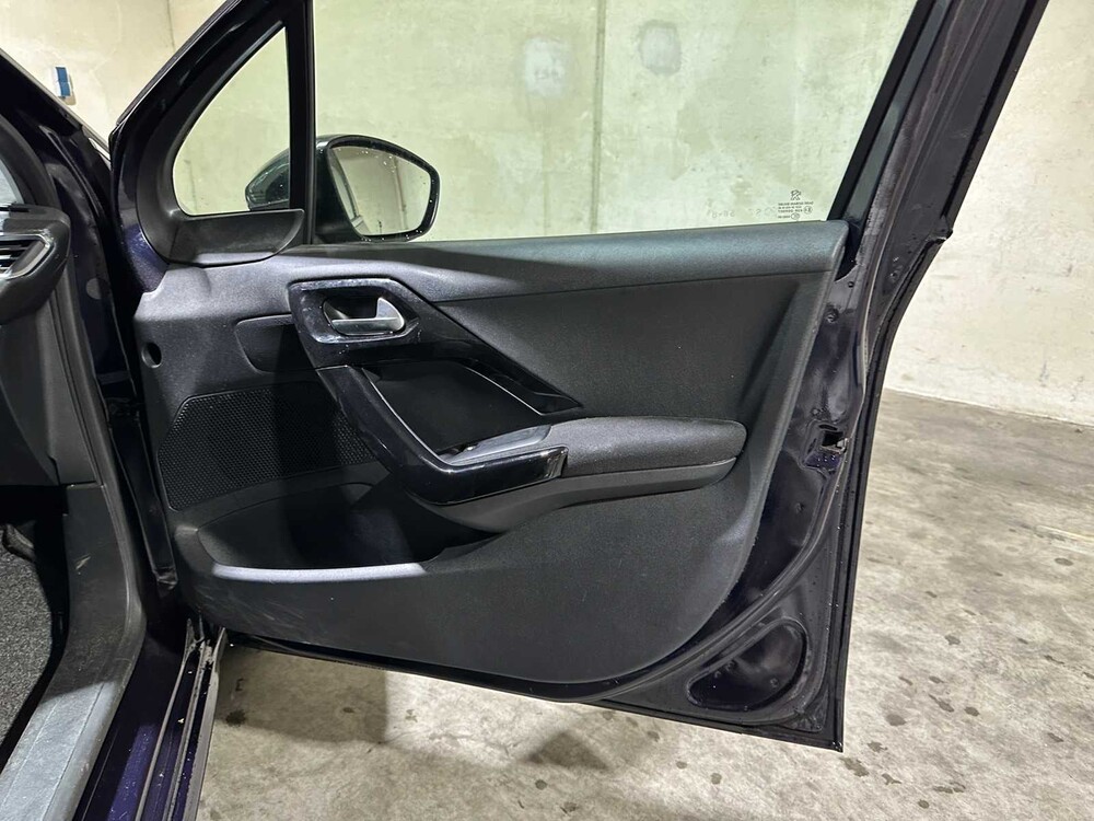 Peugeot 208 1.2 PureTech Blue Lease Executive 82pk 2018, SZ-856-B