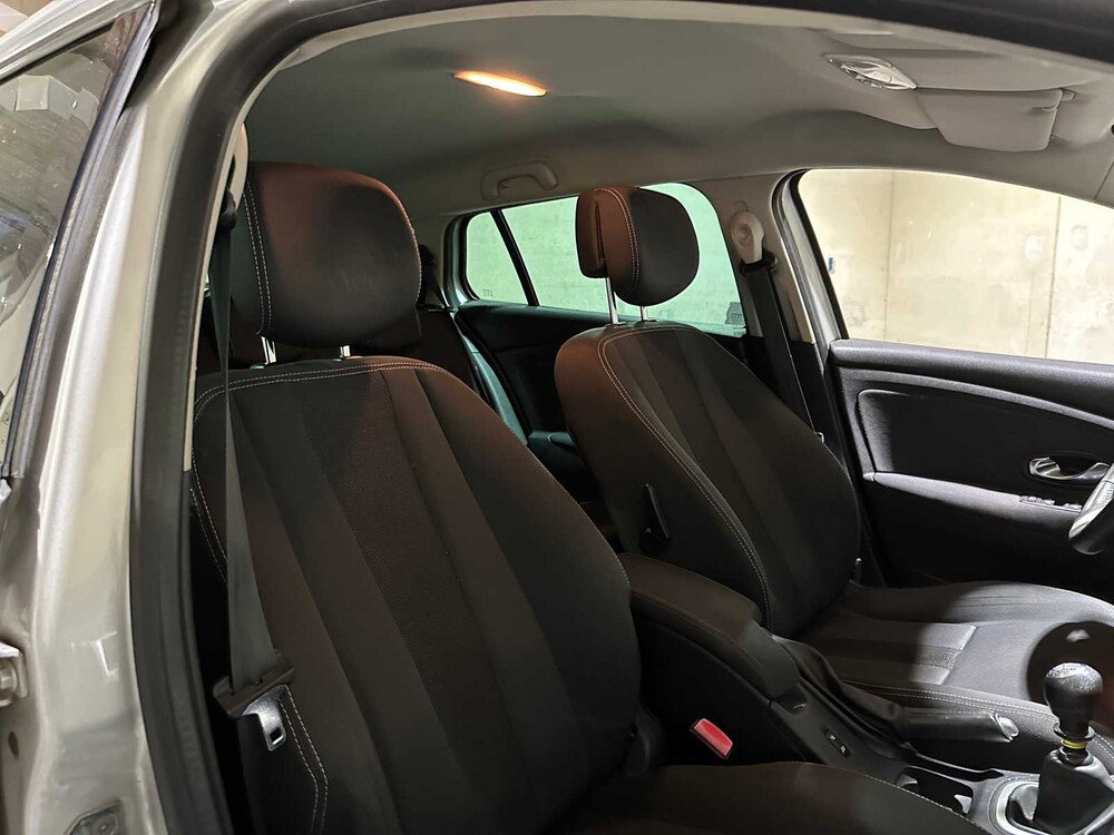 Renault Mégane Estate 1.9 dCi Dynamique 131pk 2010, 7-XNN-90