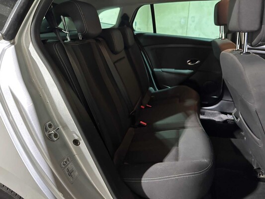 Renault Mégane Estate 1.9 dCi Dynamique 131pk 2010, 7-XNN-90