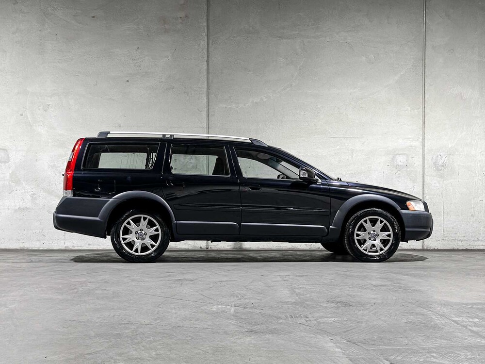 Volvo XC70 2.4 D5 Momentum -Automaat- 185pk 2007, 32-GFF-8 Youngtimer