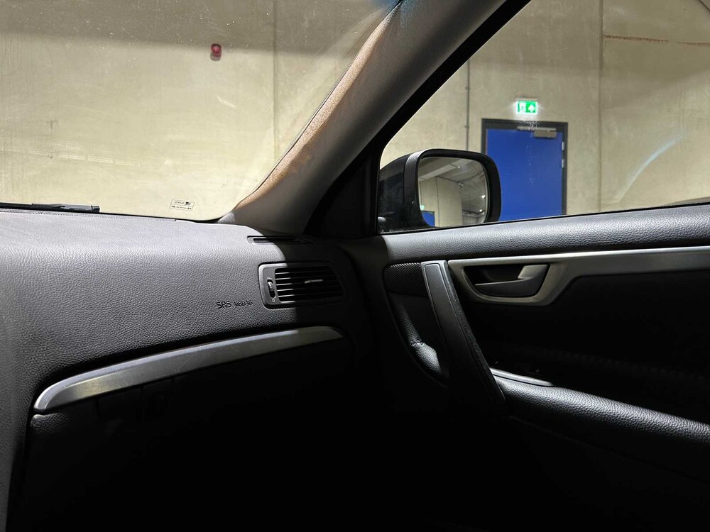 Volvo XC70 2.4 D5 Momentum -Automaat- 185pk 2007, 32-GFF-8 Youngtimer