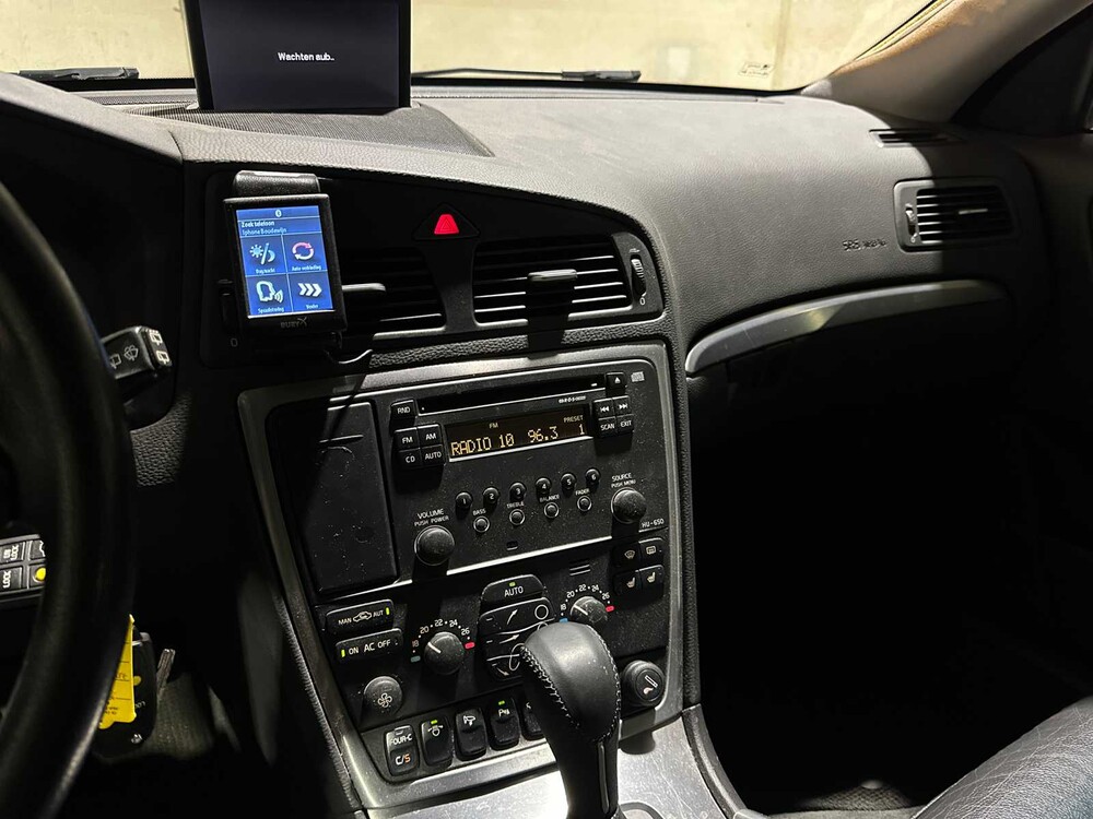 Volvo XC70 2.4 D5 Momentum -Automaat- 185pk 2007, 32-GFF-8 Youngtimer