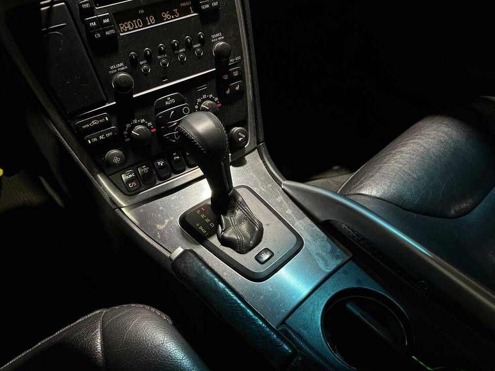 Volvo XC70 2.4 D5 Momentum -Automaat- 185pk 2007, 32-GFF-8 Youngtimer