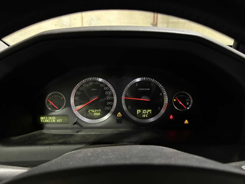 Volvo XC70 2.4 D5 Momentum -Automaat- 185pk 2007, 32-GFF-8 Youngtimer