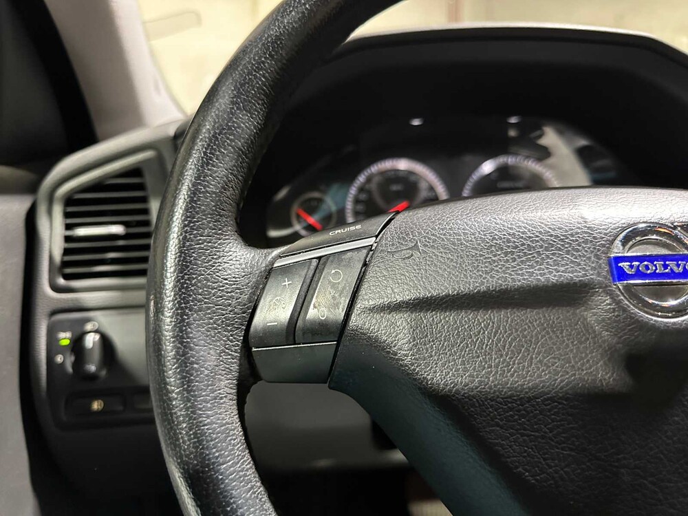 Volvo XC70 2.4 D5 Momentum -Automaat- 185pk 2007, 32-GFF-8 Youngtimer