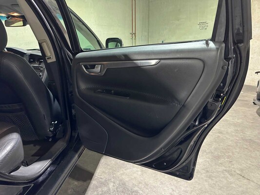 Volvo XC70 2.4 D5 Momentum -Automaat- 185pk 2007, 32-GFF-8 Youngtimer