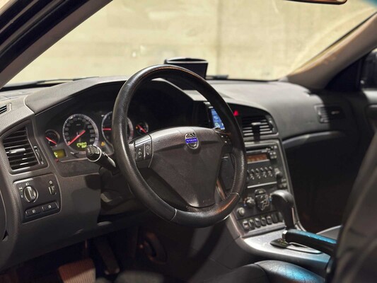 Volvo XC70 2.4 D5 Momentum -Automaat- 185pk 2007, 32-GFF-8 Youngtimer