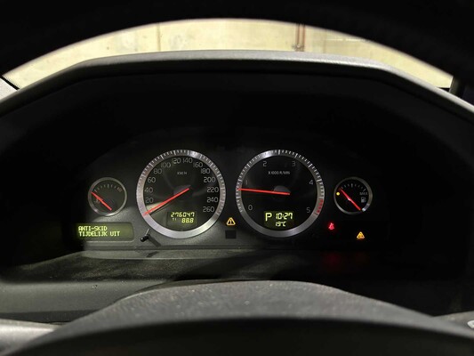 Volvo XC70 2.4 D5 Momentum -Automaat- 185pk 2007, 32-GFF-8 Youngtimer