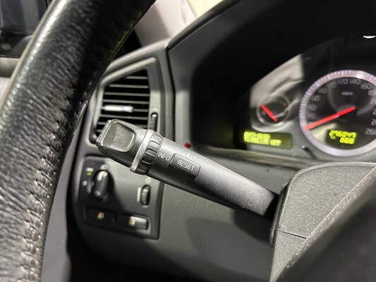 Volvo XC70 2.4 D5 Momentum -Automaat- 185pk 2007, 32-GFF-8 Youngtimer